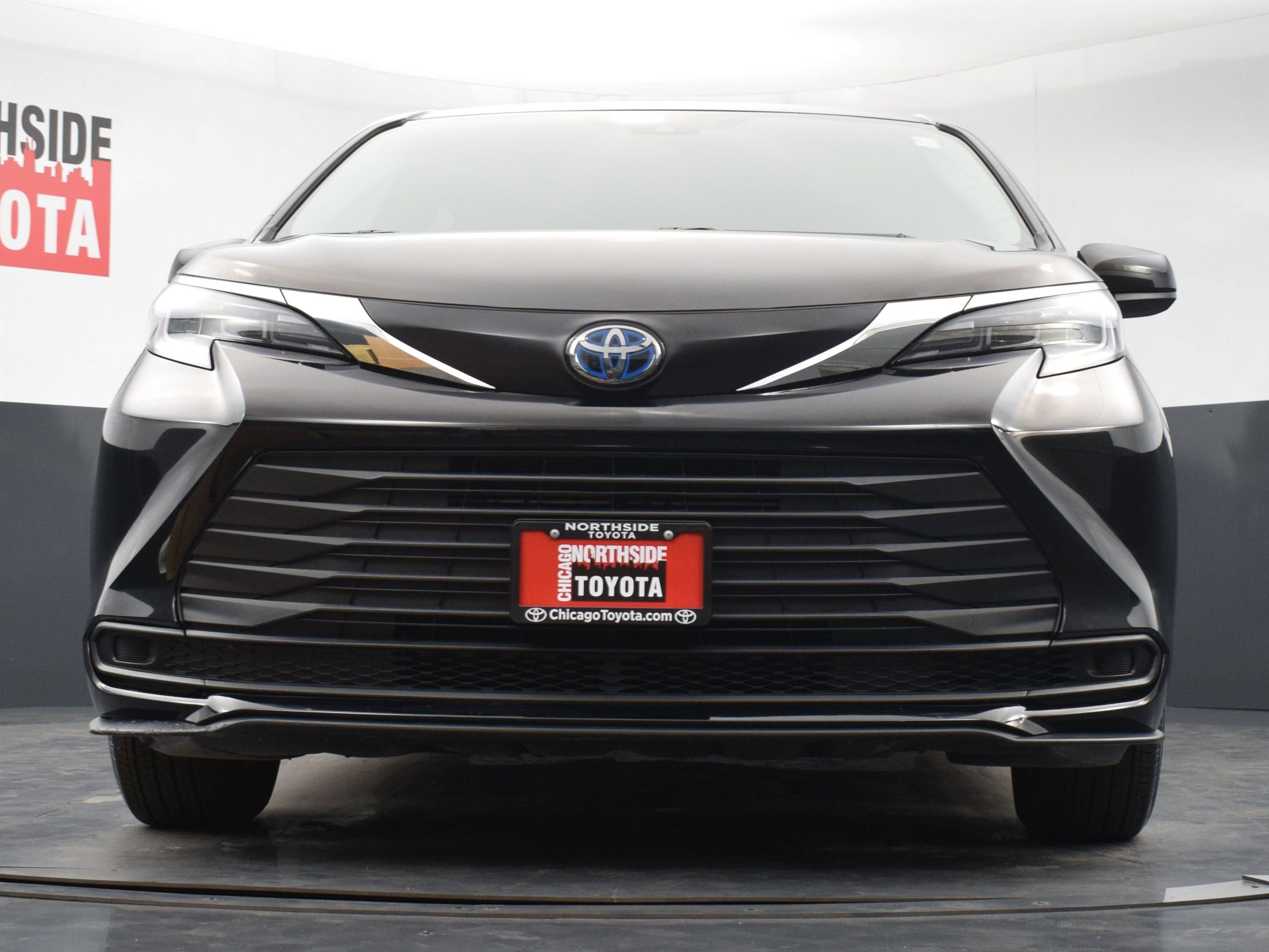 Used 2025 Toyota Sienna LE image 31