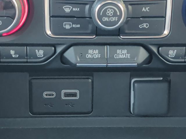 Used 2024 Chevrolet Suburban High Country image 6