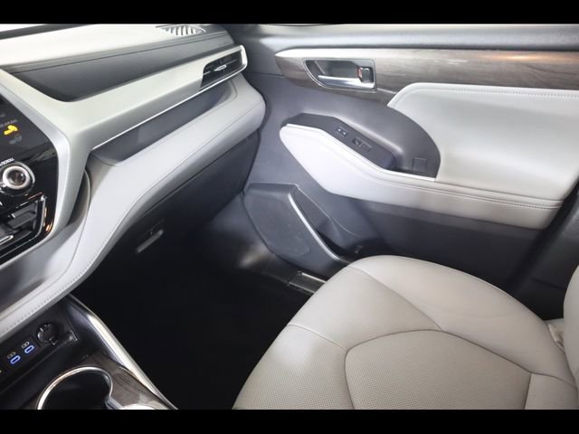 Used 2022 Toyota Highlander Platinum AWD/4WD image 17