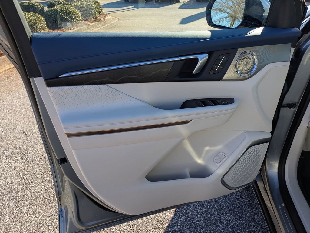 Used 2025 Buick Enclave Avenir w/ Super Cruise Package image 11