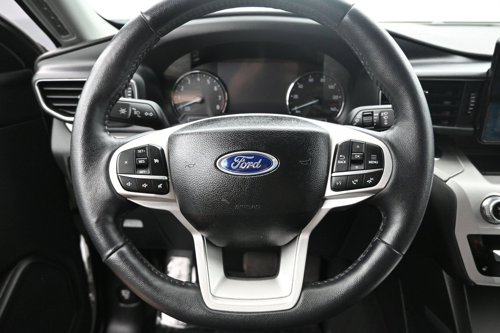 Used 2023 Ford Explorer XLT w/ Equipment Group 202A AWD/4WD image 13