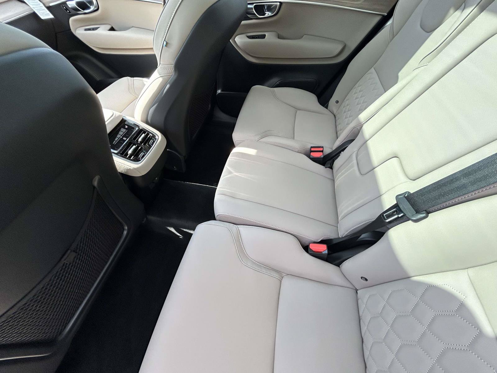 New 2026 Volvo XC90 B5 Core AWD/4WD image 12
