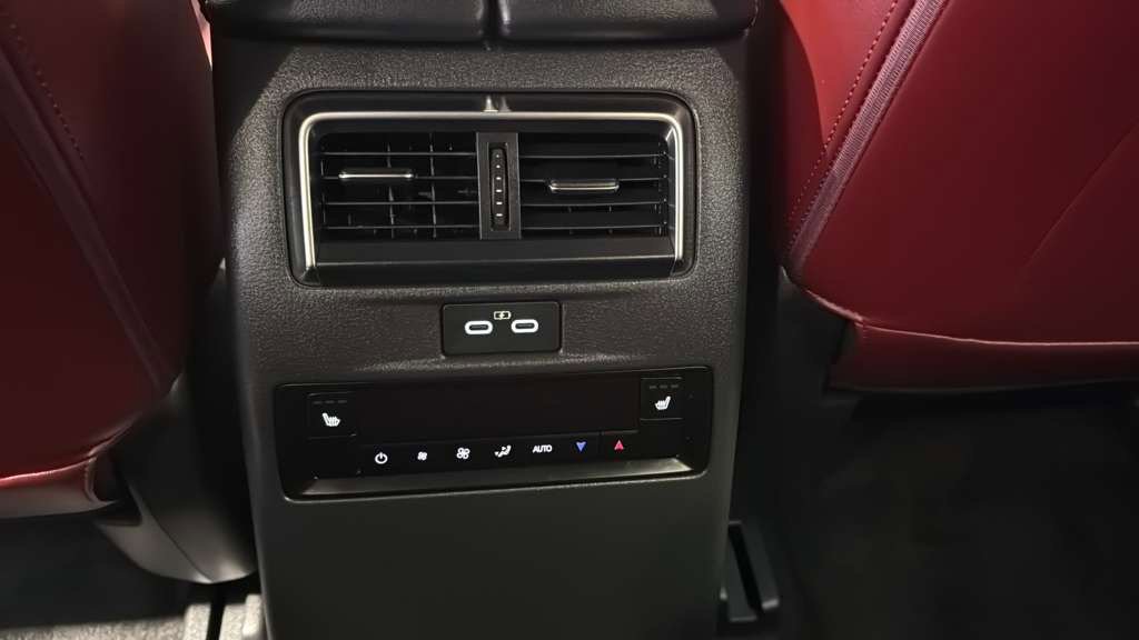 Used 2025 MAZDA CX-70 Plug-In Hybrid w/ Premium Plus AWD/4WD image 32