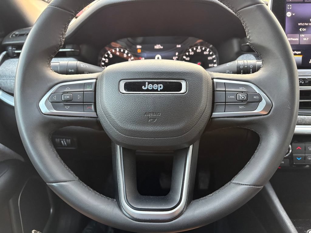 Used 2024 Jeep Compass Latitude AWD/4WD image 17