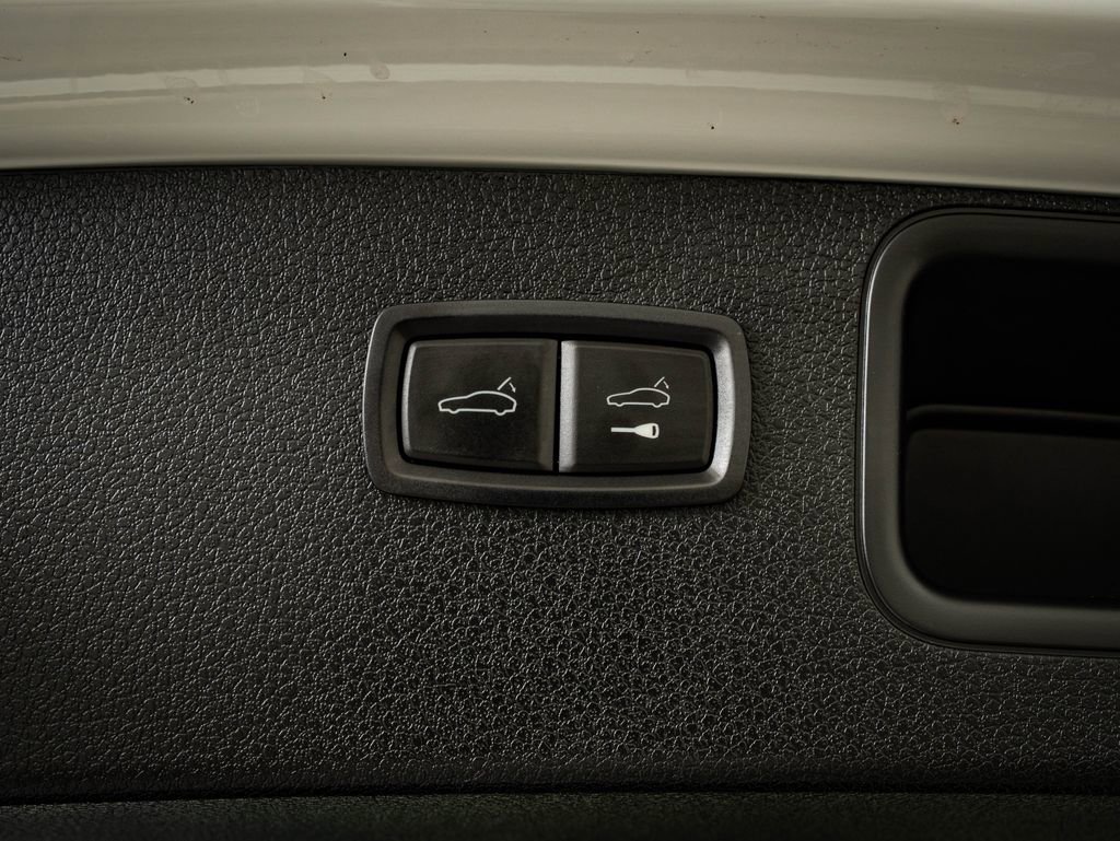 Certified 2021 Porsche Macan S AWD/4WD image 24