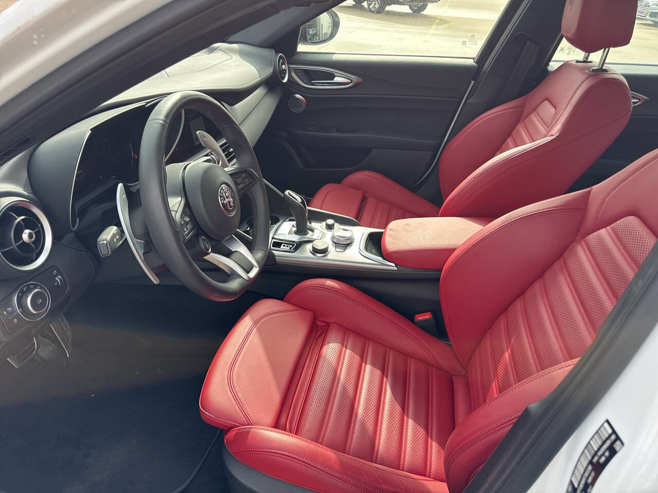 Used 2024 Alfa Romeo Giulia Veloce image 11