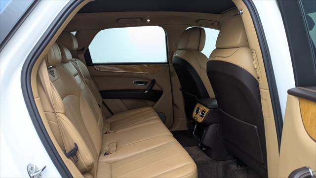 Used 2019 Bentley Bentayga AWD/4WD image 19