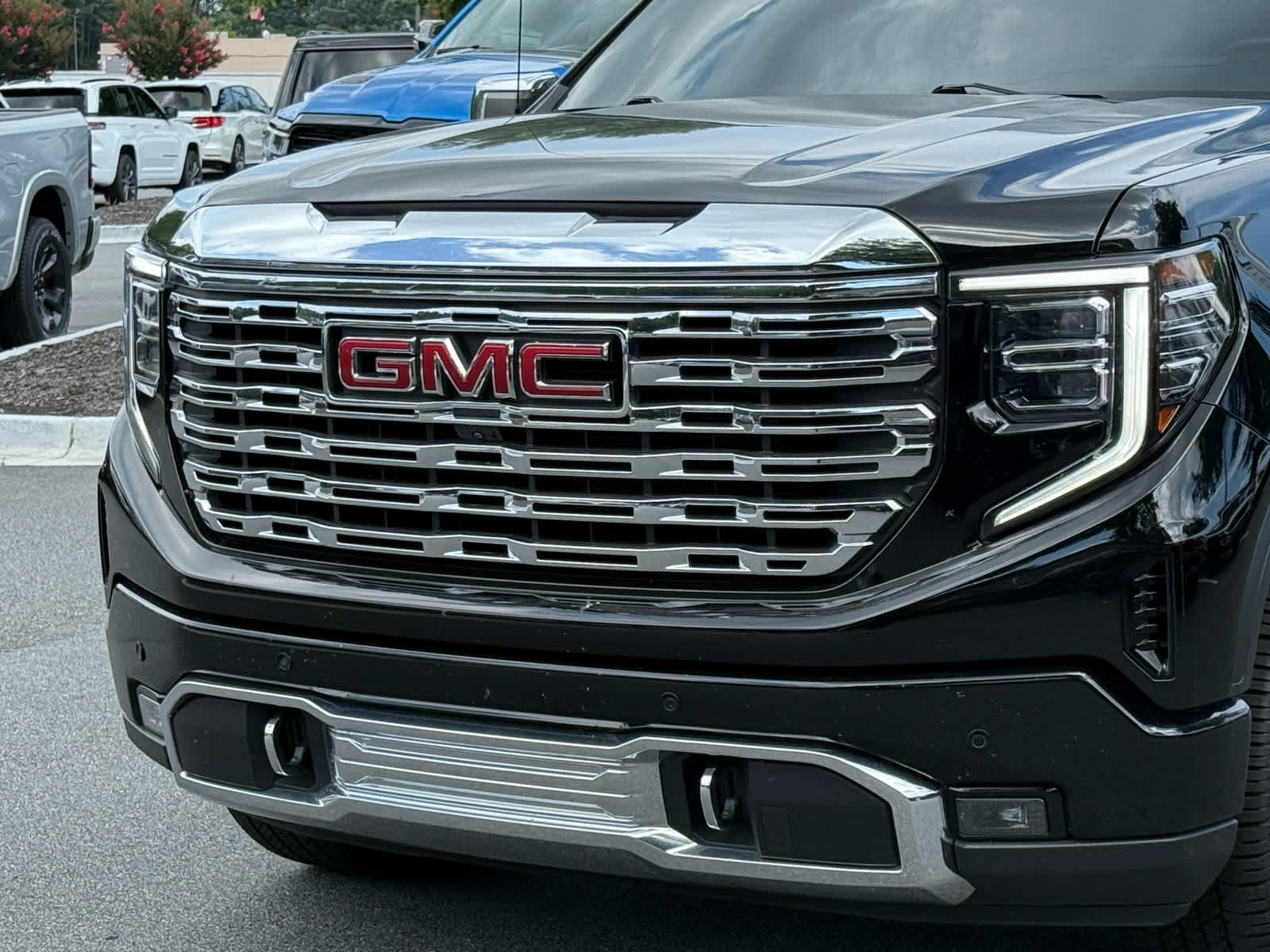 Used 2024 GMC Sierra 1500 Denali AWD/4WD image 9