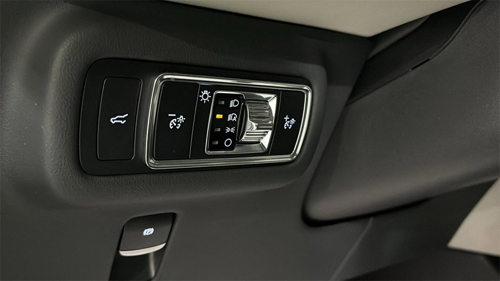 Used 2025 Lincoln Nautilus Premier w/ Equipment Group 102A image 14