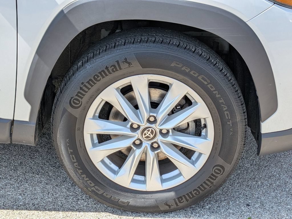 Used 2022 Toyota Corolla Cross LE w/ Black Badges Package (TMS) AWD/4WD image 14