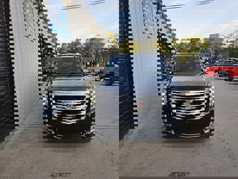 Used 2015 Cadillac Escalade Luxury AWD/4WD image 21