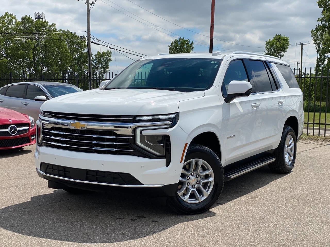Used 2025 Chevrolet Tahoe LT image 2