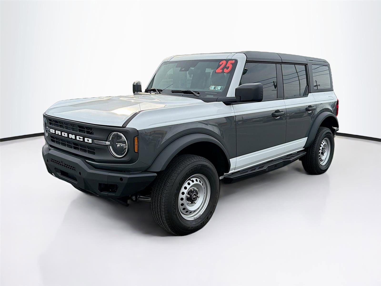 Used 2025 Ford Bronco 4-Door image 3