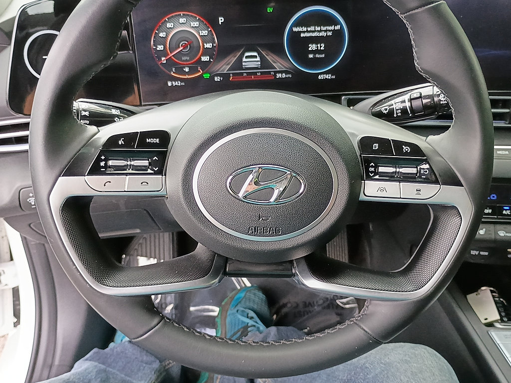 Used 2022 Hyundai Elantra Limited FWD image 19