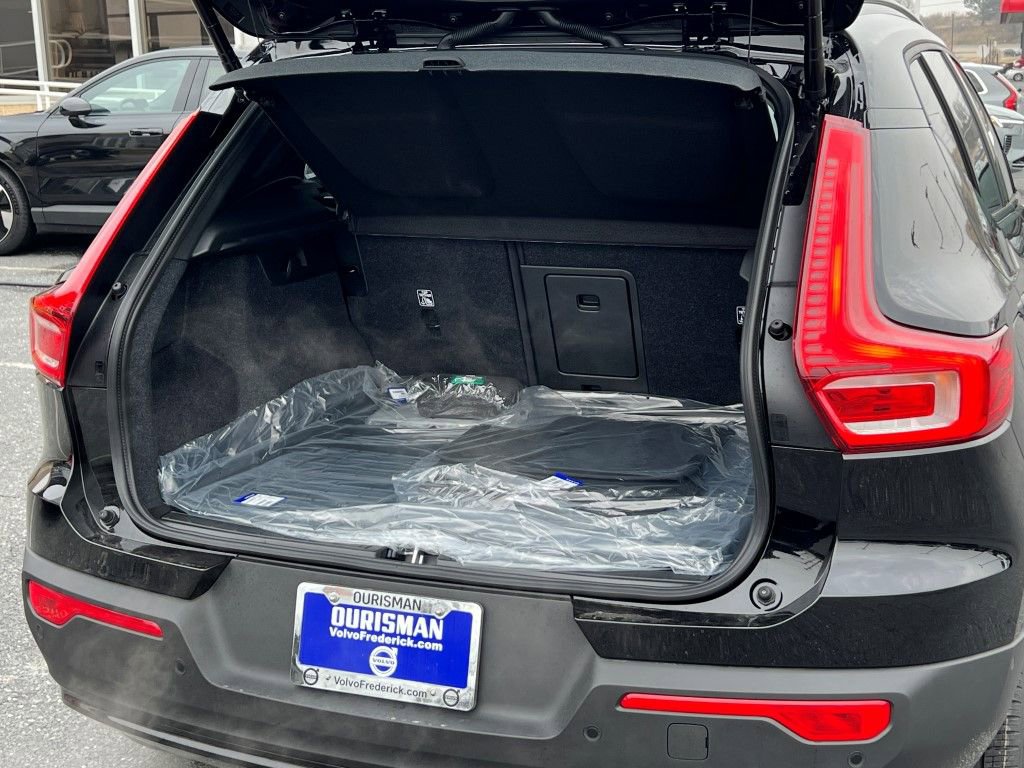 New 2026 Volvo XC40 B5 Ultra w/ Protection Package Premier image 14