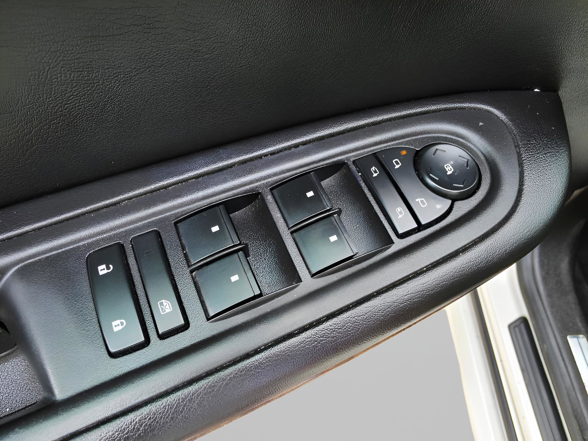 Used 2013 GMC Acadia Denali AWD/4WD image 24
