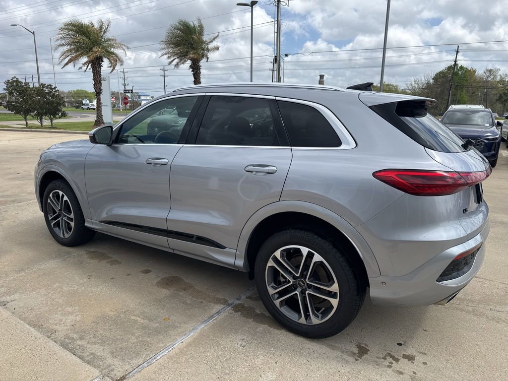 Used 2025 Audi Q5 Premium w/ Convenience Package image 4