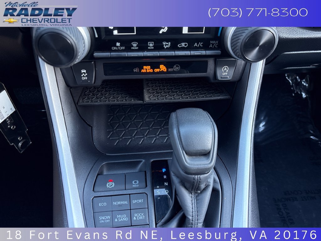 Used 2025 Toyota RAV4 LE AWD/4WD image 19
