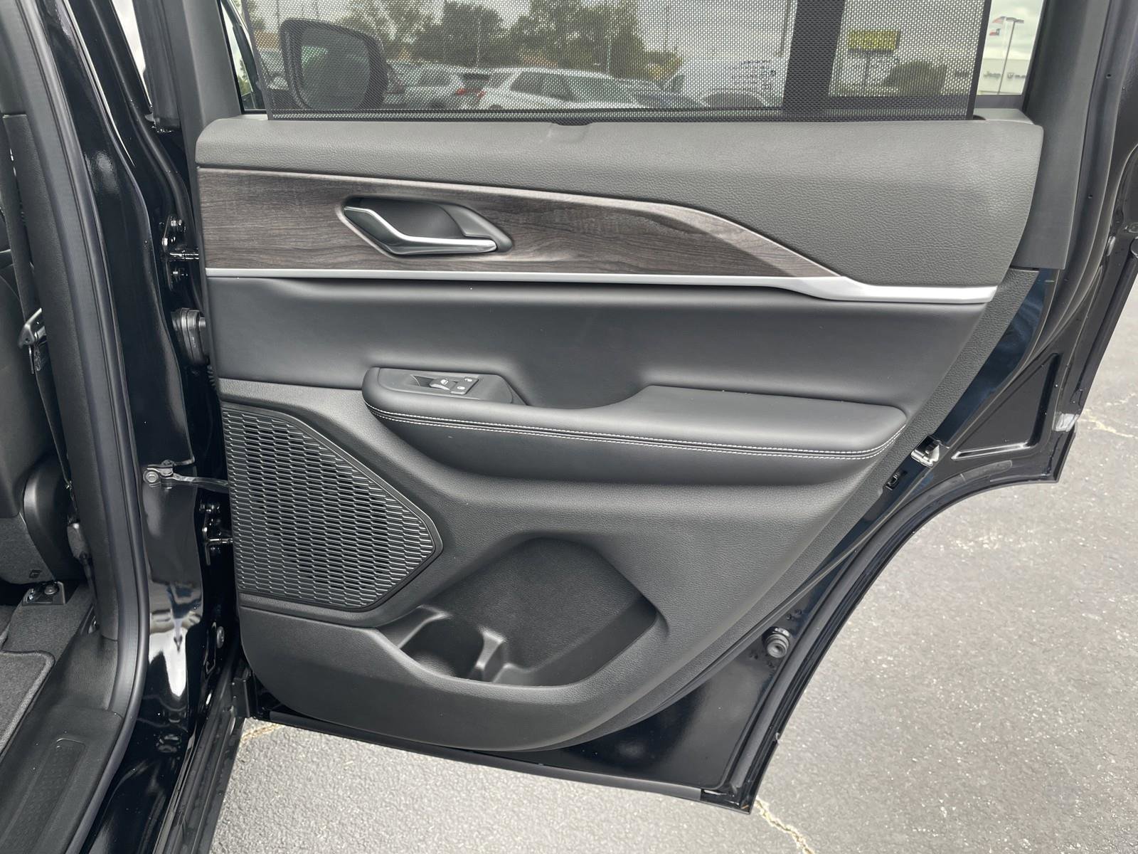 New 2025 Jeep Grand Cherokee Limited w/ Luxury Tech Group II image 38