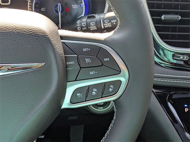 New 2025 Chrysler Pacifica Select image 18