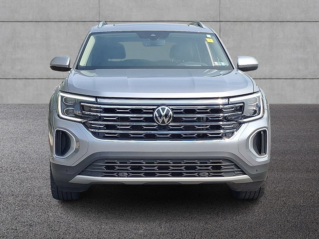 Used 2024 Volkswagen Atlas SEL AWD/4WD image 2