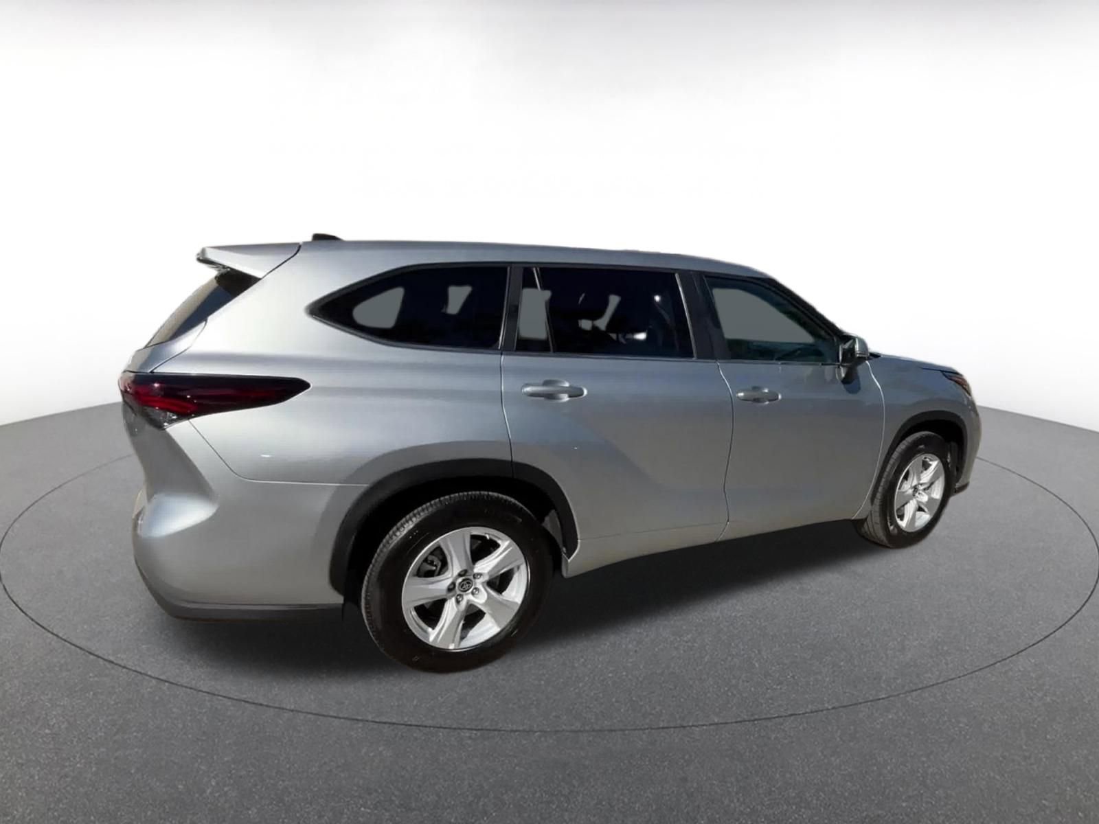 Used 2025 Toyota Highlander LE image 15