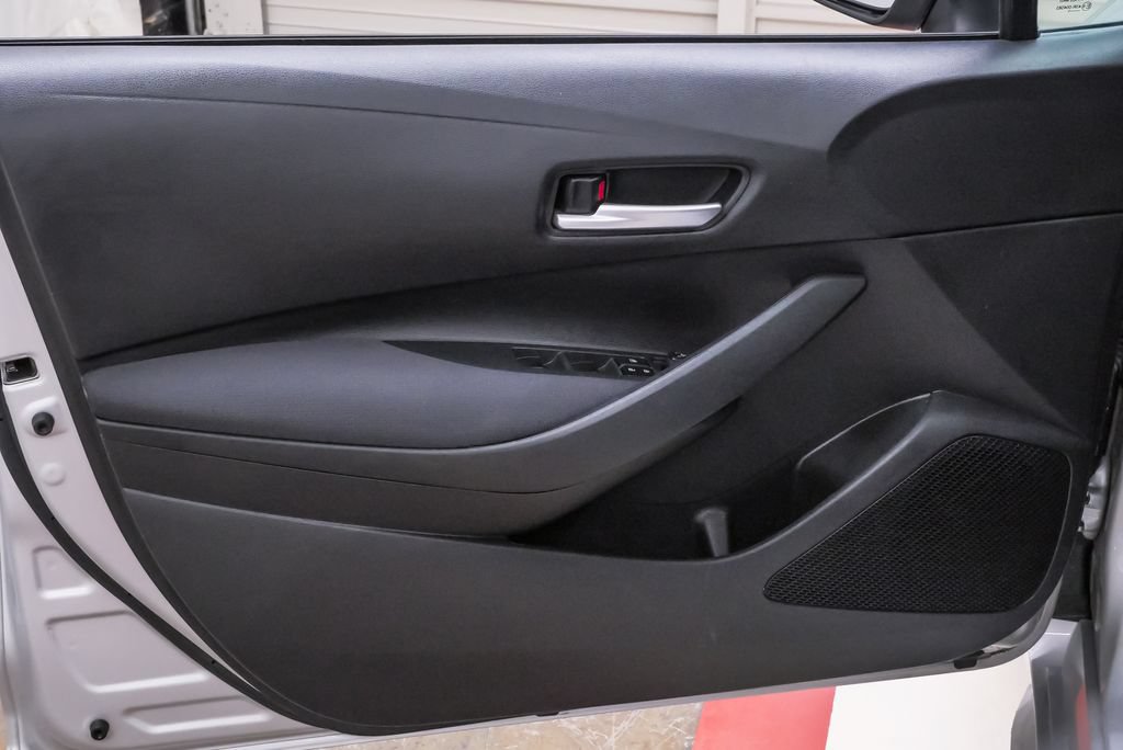 Used 2020 Toyota Corolla LE FWD image 23