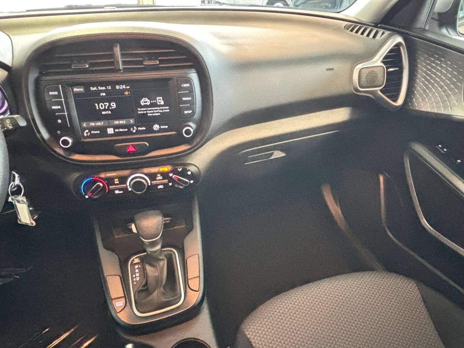 Used 2025 Kia Soul LX w/ LX Technology Package FWD image 32