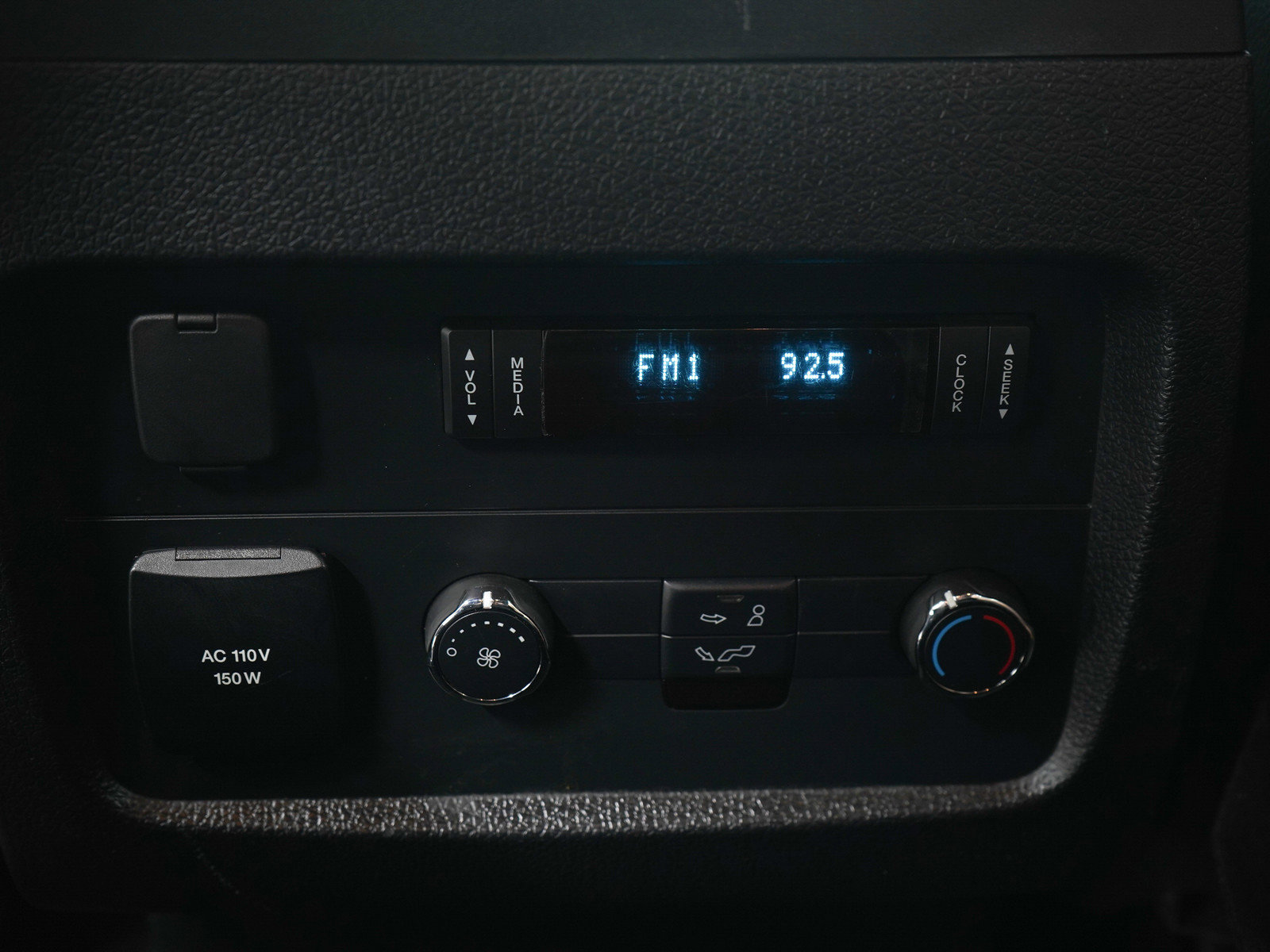 Used 2017 Ford Expedition XLT w/ Equipment Group 202A AWD/4WD image 20