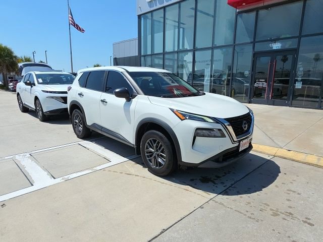 Used 2023 Nissan Rogue S image 2