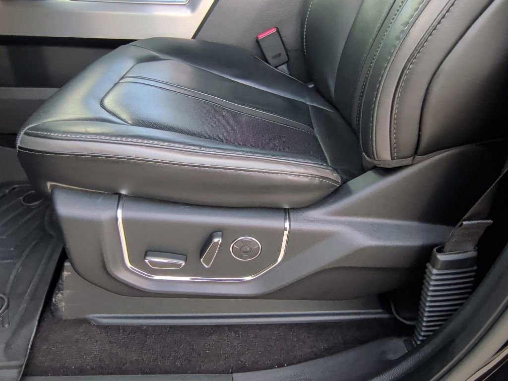 Used 2016 Ford F150 Platinum w/ Equipment Group 701A Luxury image 14