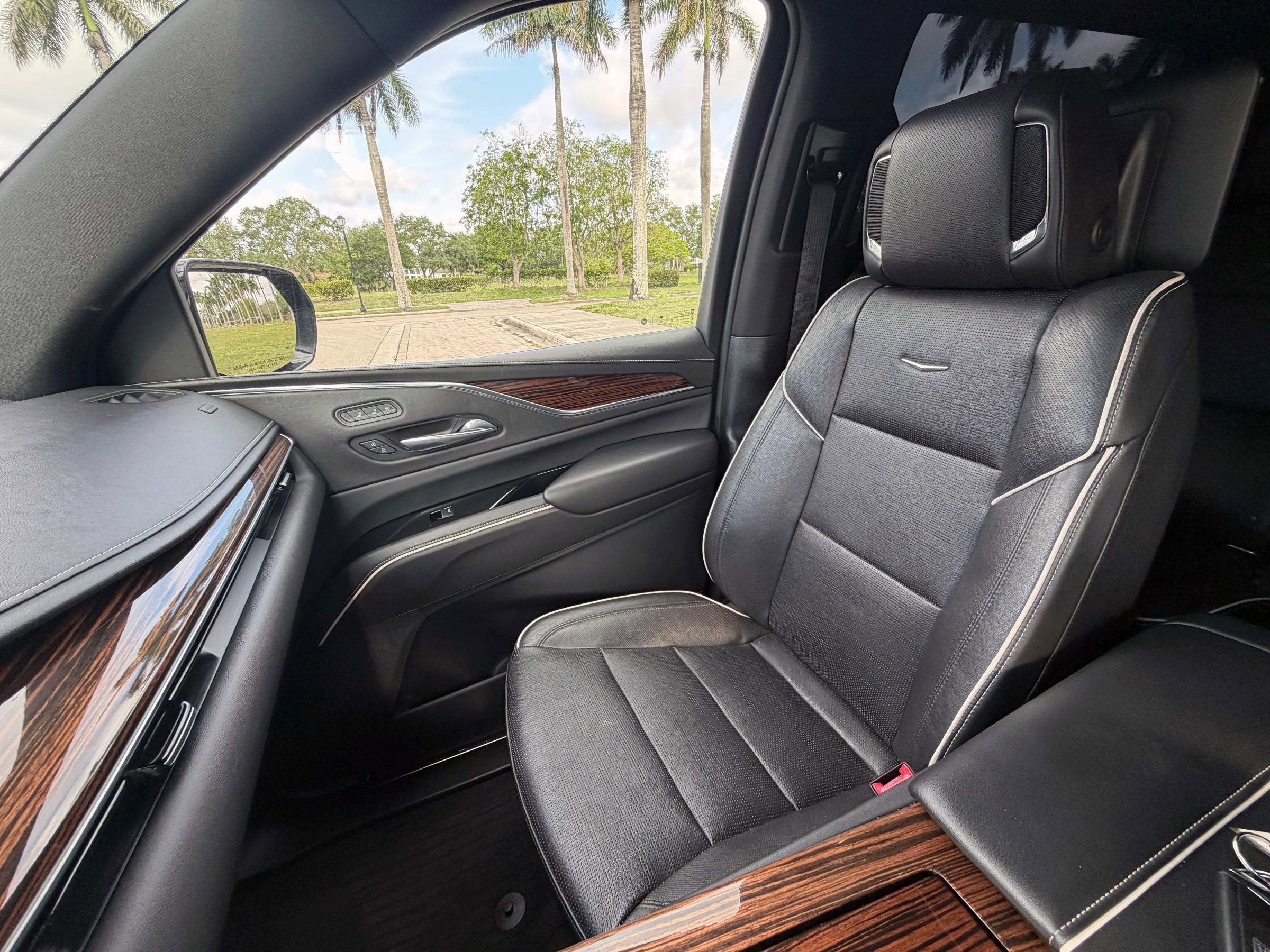 Used 2021 Cadillac Escalade ESV Premium Luxury w/ Performance Package RWD image 10