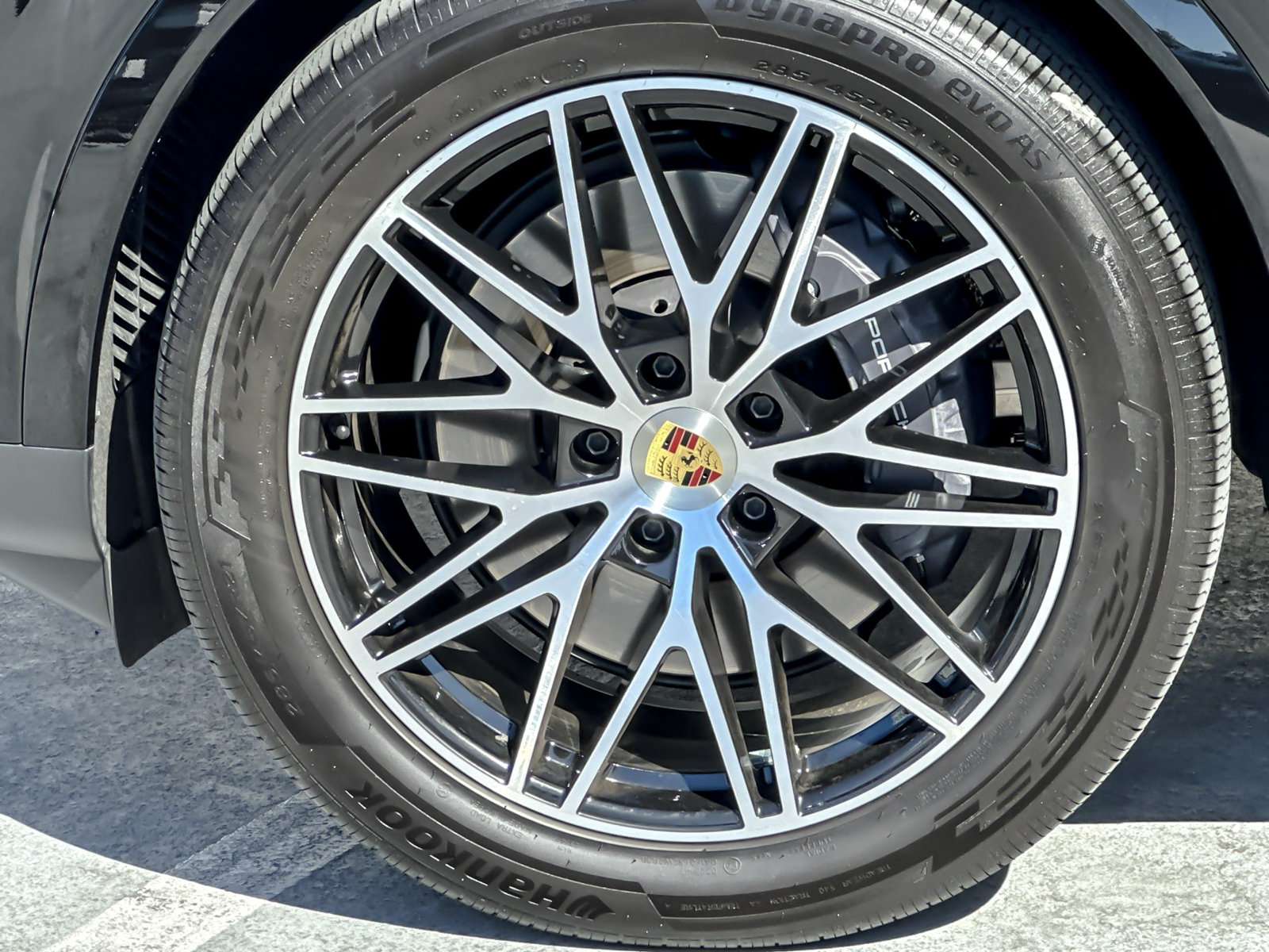 Certified 2024 Porsche Cayenne AWD/4WD image 34