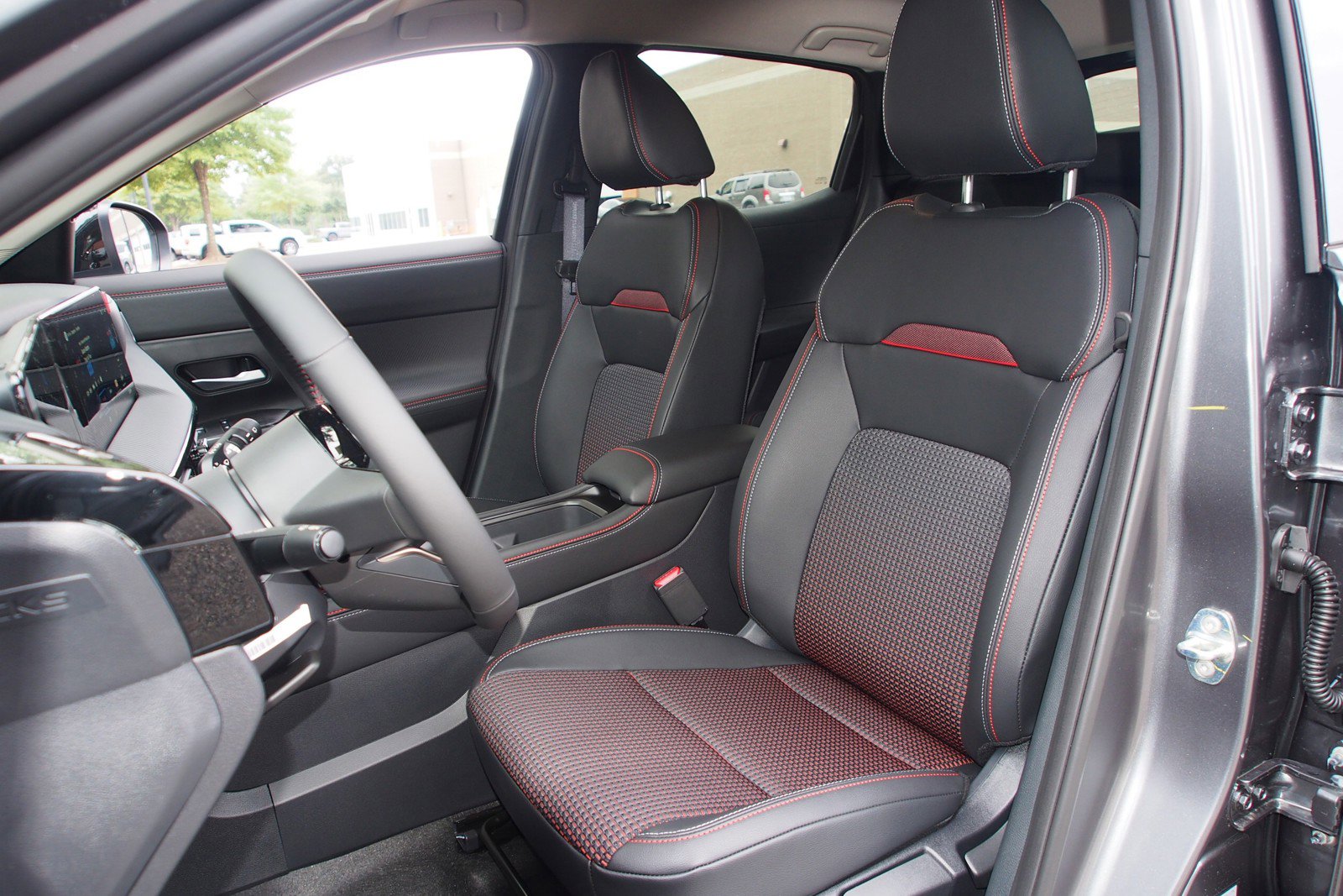 Used 2026 Nissan Kicks SR image 15