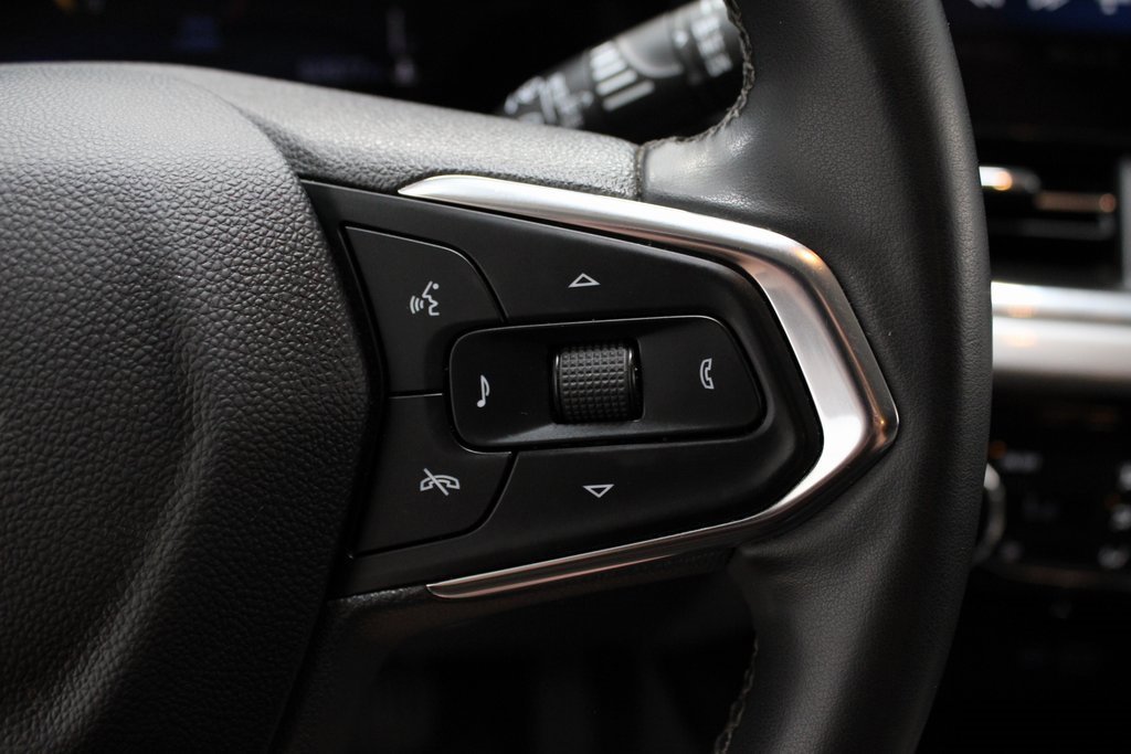 Used 2024 Chevrolet Trax LT w/ Driver Confidence Package image 28