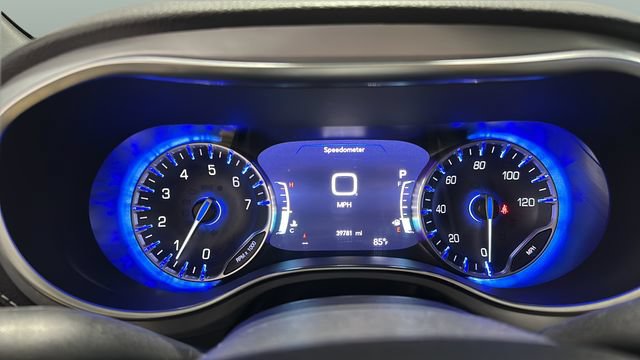 Used 2025 Chrysler Pacifica Limited FWD image 10