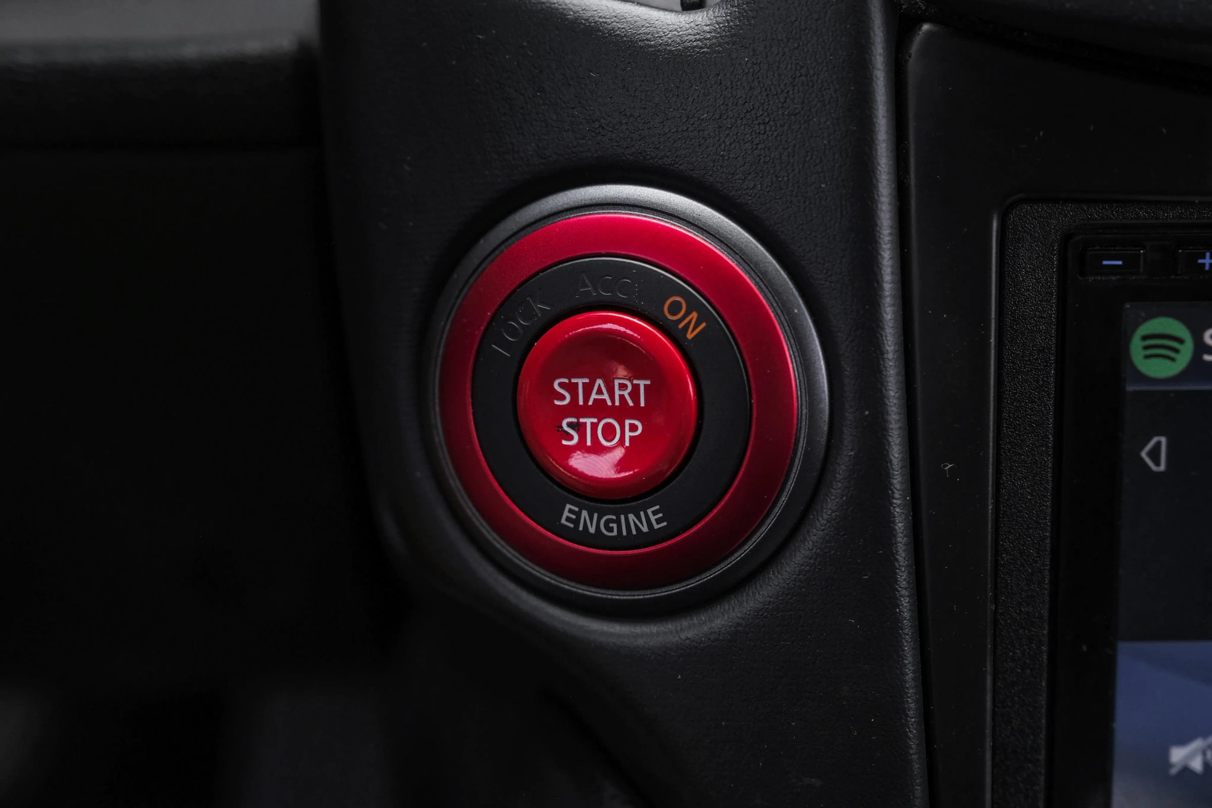 Used 2014 Nissan 370Z Coupe RWD image 18