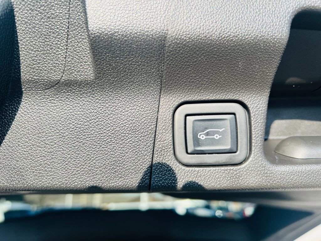 Used 2023 GMC Acadia SLE w/ Driver Convenience Package image 39