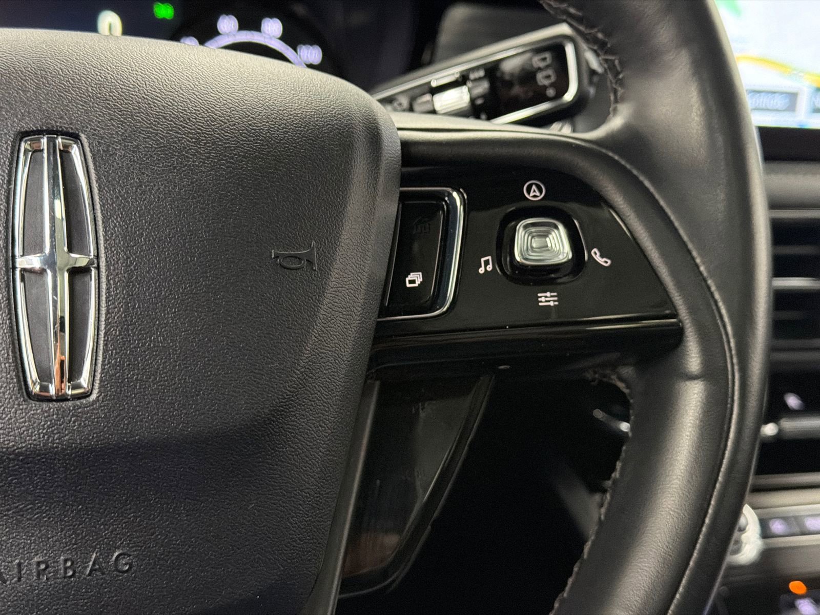 Used 2022 Lincoln Corsair AWD w/ Premium Package image 23
