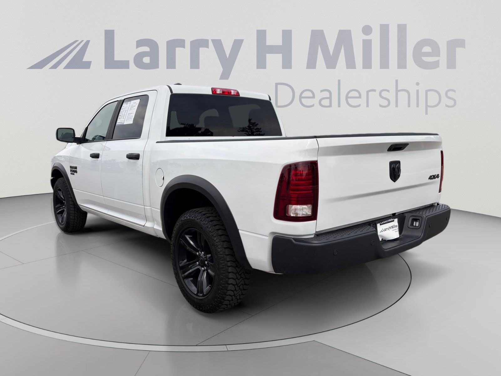 Used 2024 RAM 1500 Warlock AWD/4WD image 4