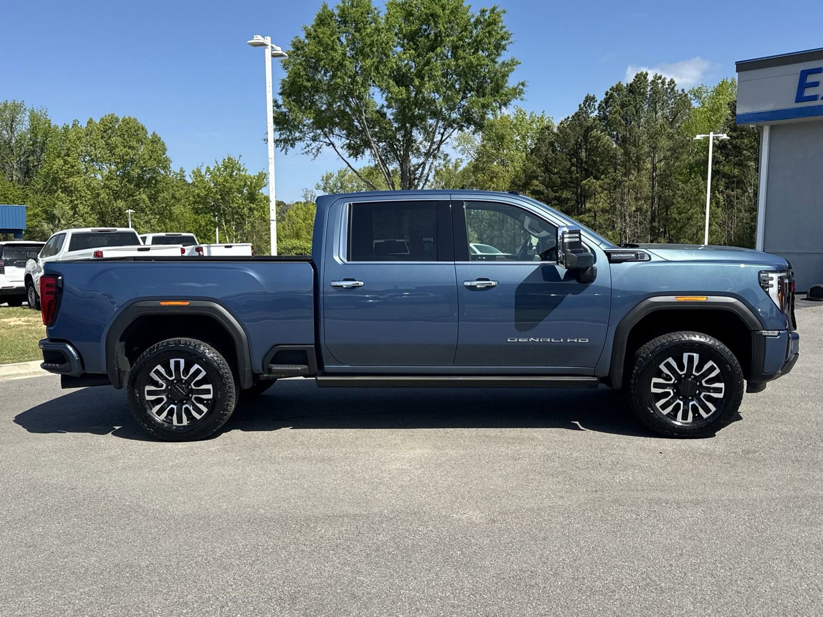 Used 2024 GMC Sierra 2500 Denali Ultimate AWD/4WD image 11