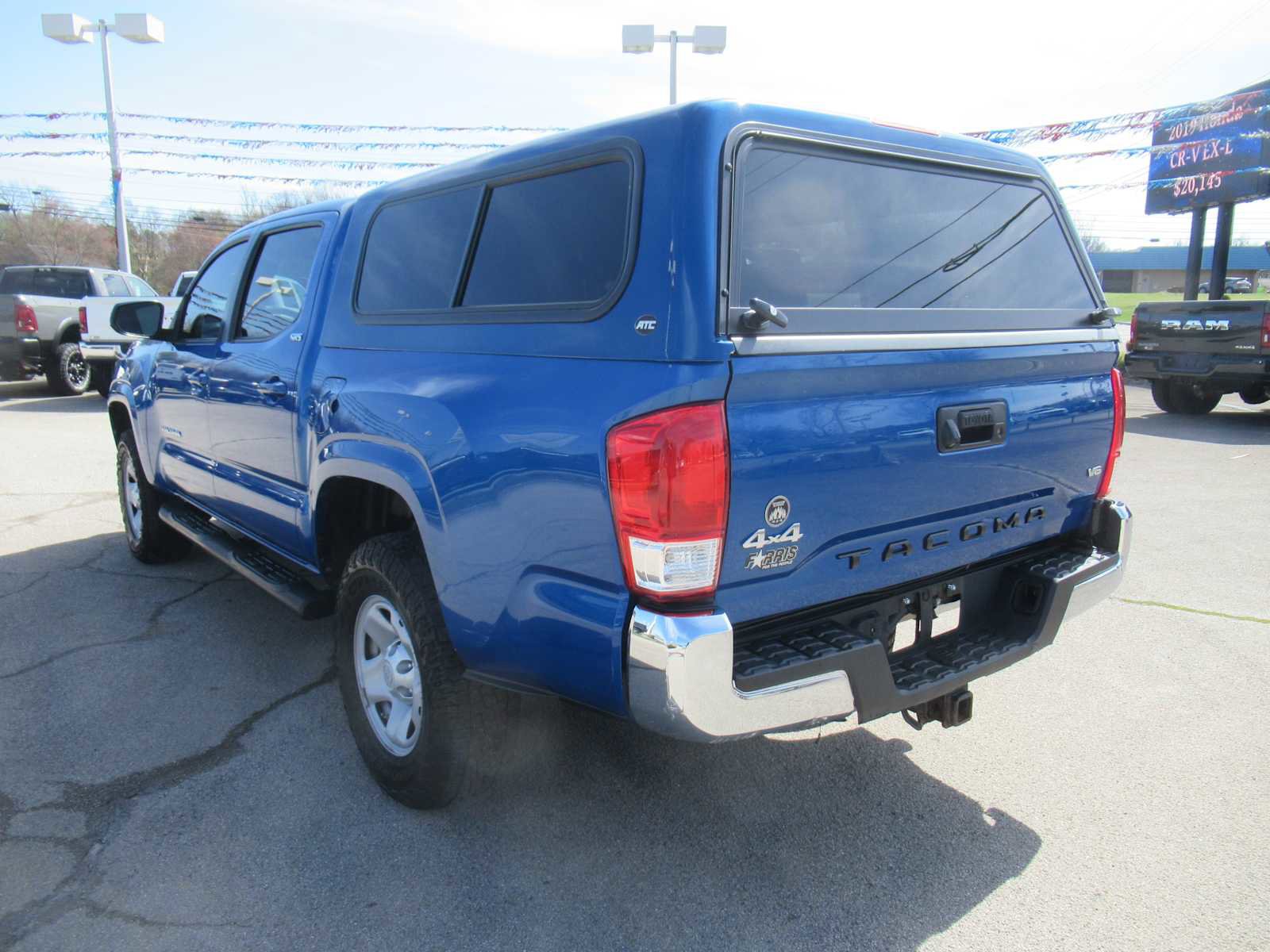 Used 2016 Toyota Tacoma SR5 w/ Towing Package image 3