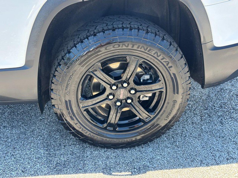 Certified 2023 GMC Acadia AT4 w/ Technology Package AWD/4WD image 9