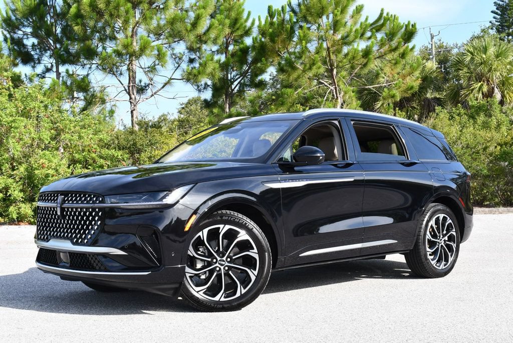 Used 2024 Lincoln Nautilus Reserve w/ Equipment Group 203A AWD/4WD image 24