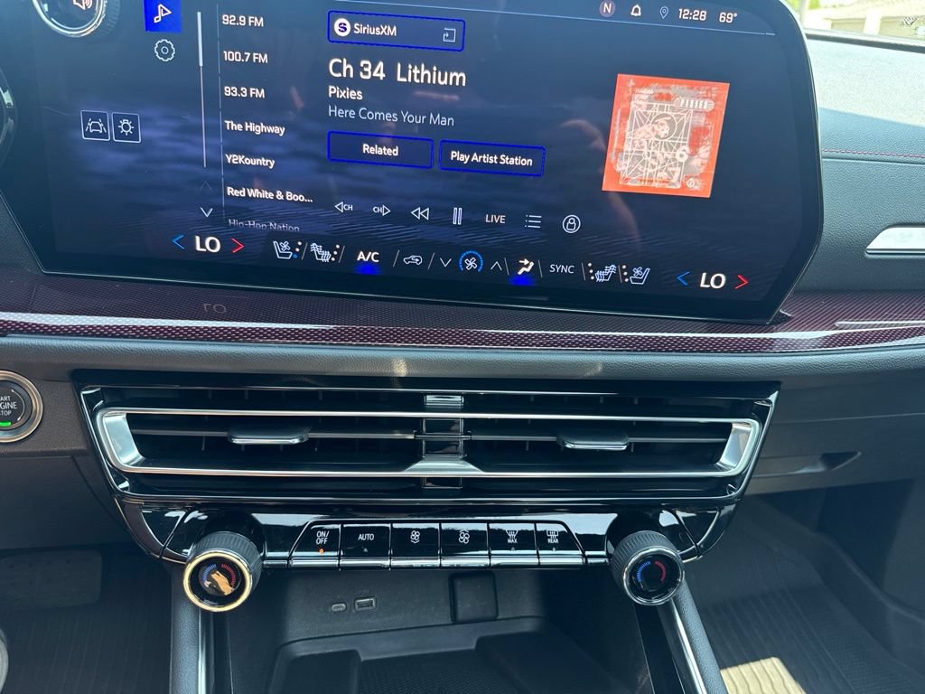 Used 2024 Chevrolet Traverse RS w/ LPO, Floor Liner Package AWD/4WD image 43