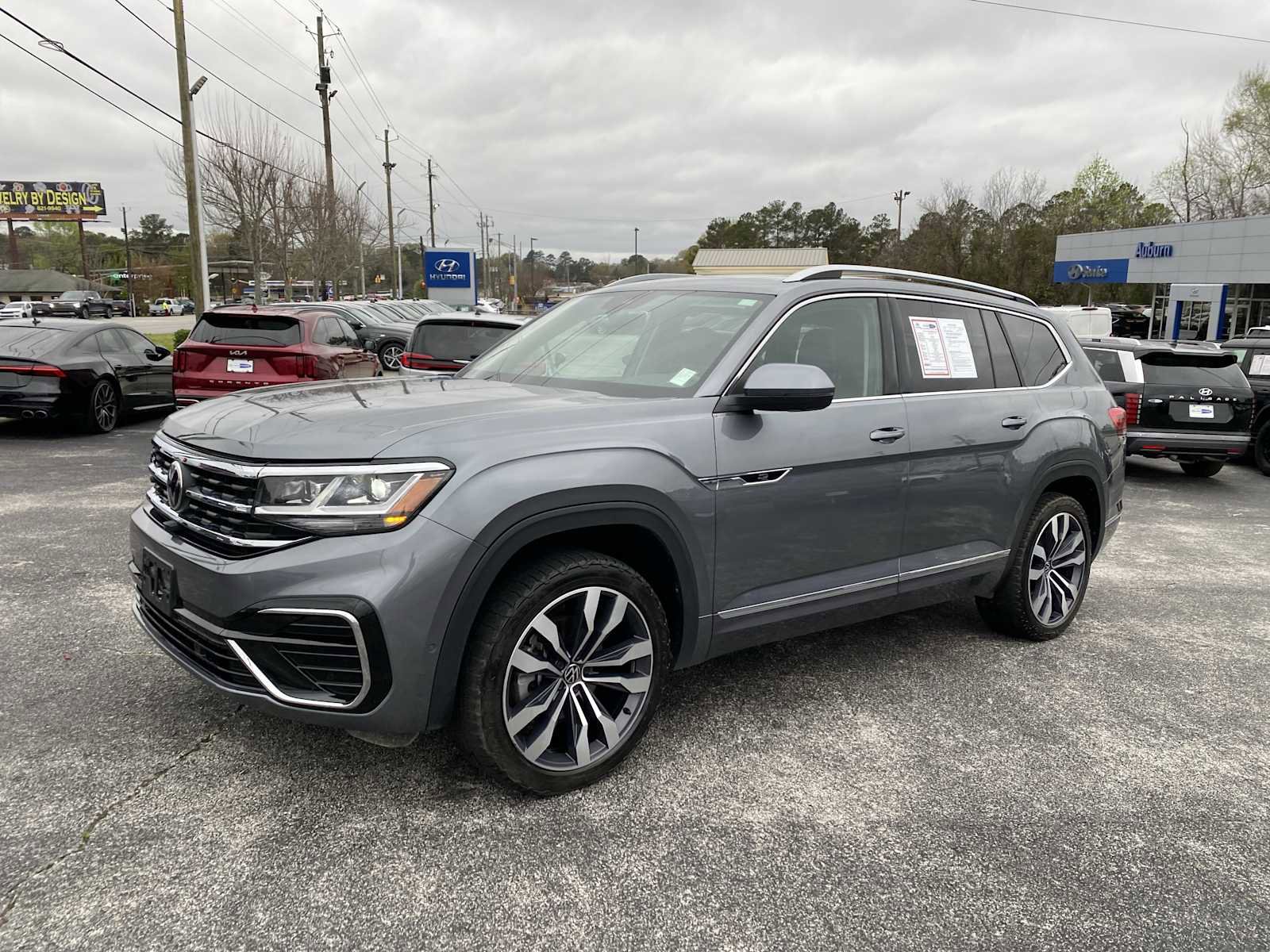 Used 2022 Volkswagen Atlas SEL Premium image 9