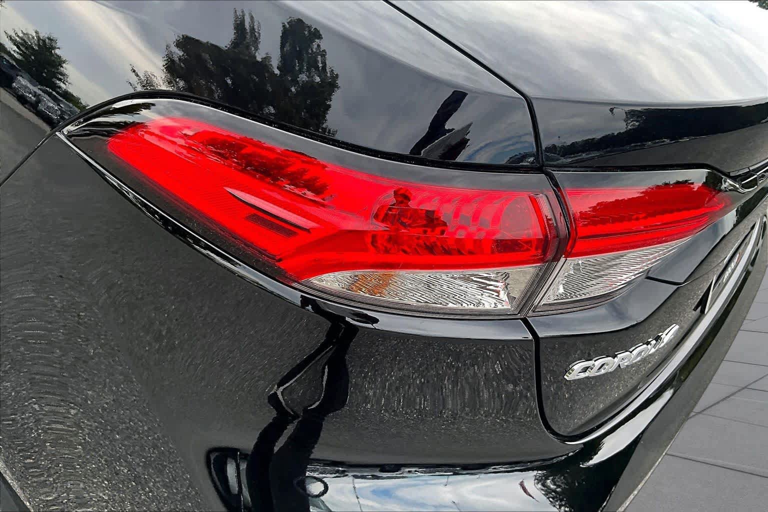 Used 2026 Toyota Corolla LE w/ LE Premium Package FWD image 28