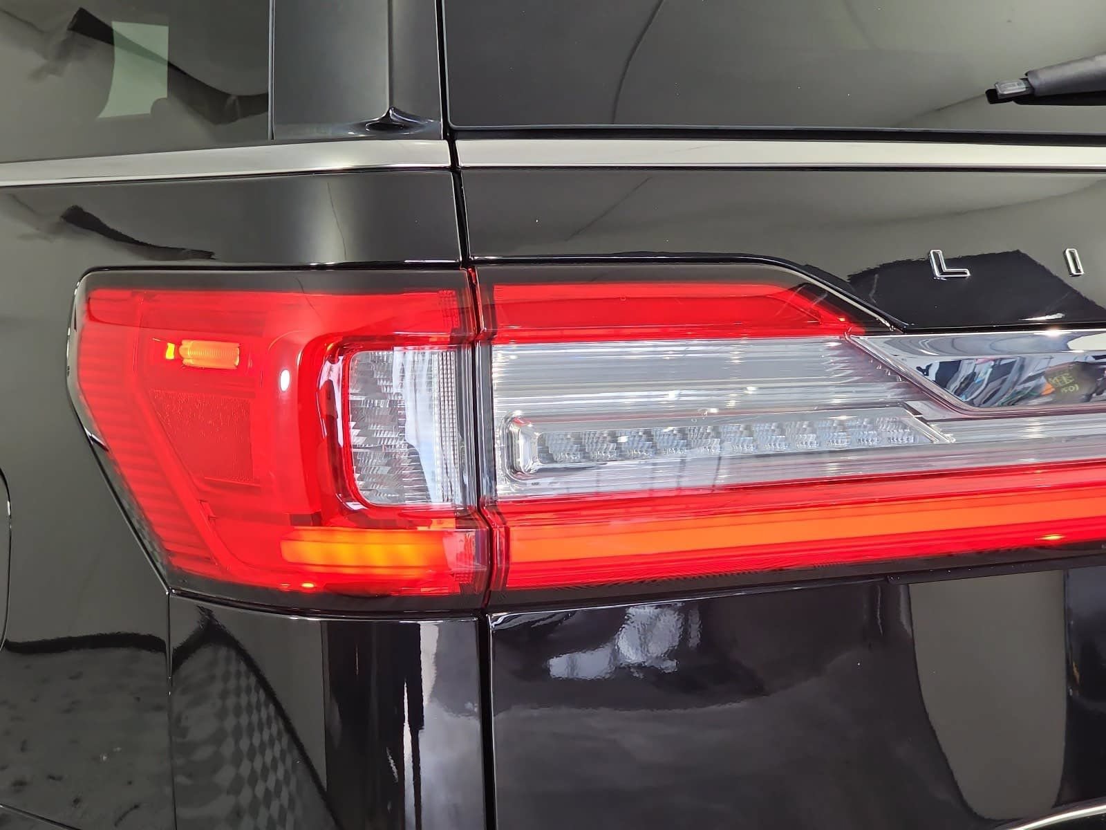 Used 2021 Lincoln Navigator L Black Label w/ Cargo Convenience Package AWD/4WD image 32