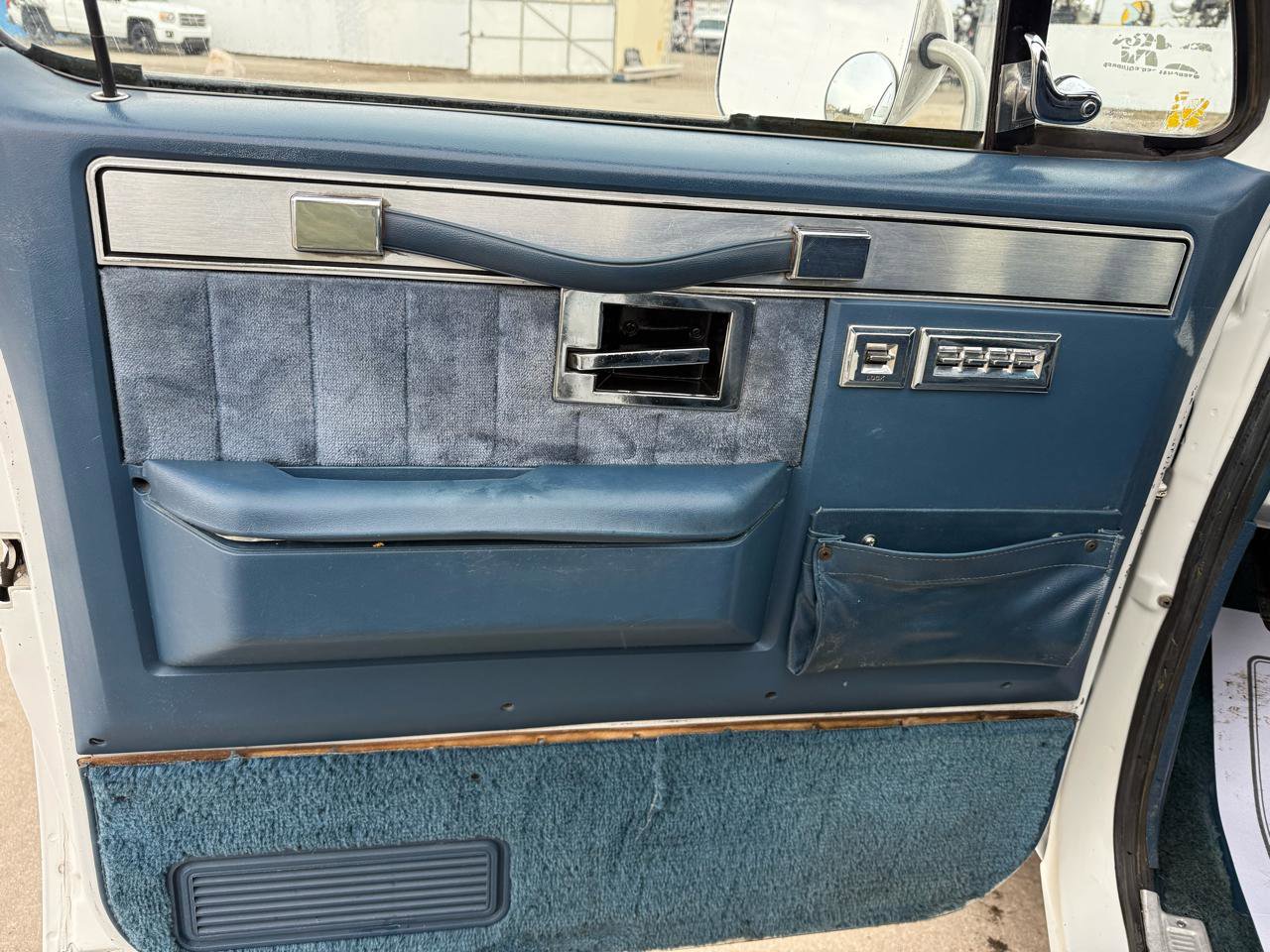 Used 1987 GMC Suburban 4WD image 14