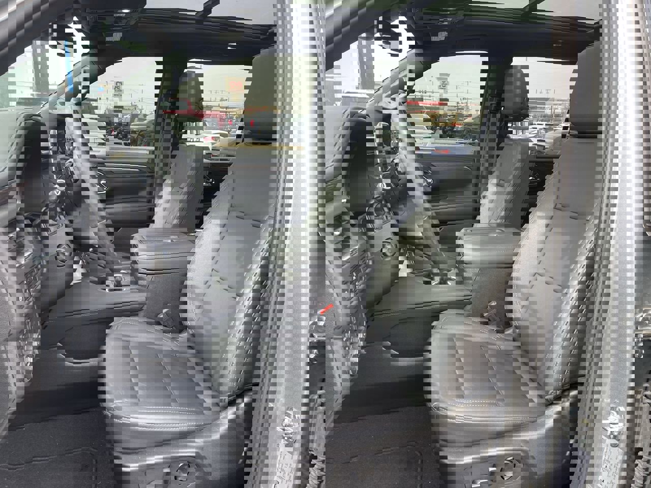 Used 2024 Chevrolet Suburban Z71 w/ Luxury Package image 20